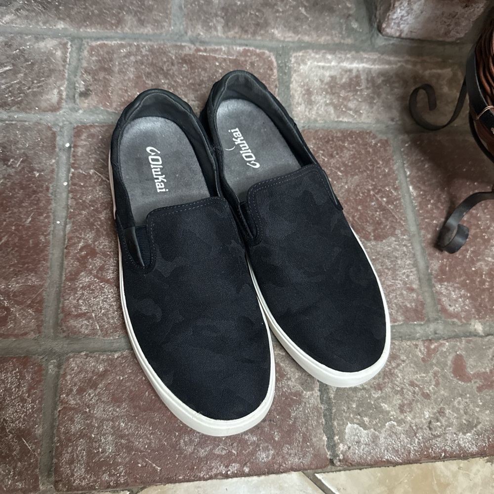 OLUKAI LAEAHI PAI Mens Slip On Boat Loafers Boating Casual Shoes Black Camo Sz 9